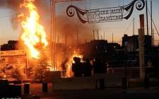 近期法國油價飆升以及總統計劃明年提高燃油稅計劃導致“黃馬甲”運動，凸顯法國中產困境