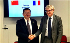 章建华与米歇尔共同签署《第二次中法能源对话会议纪要》
