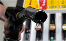 受全球经济与美俄石油产量继续增加影响  国际油价再现巨大跌幅