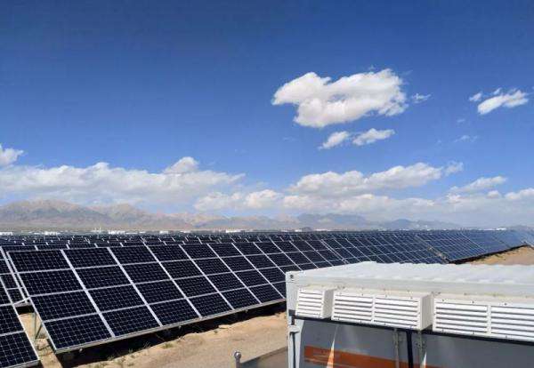 我國首個(gè)大型平價(jià)上網(wǎng)光伏項(xiàng)目并網(wǎng)發(fā)電  “世界屋脊”上的光伏電站！