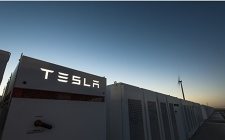 霍恩斯代爾儲能系統宣布啟動，該系統配備全球最大的鋰離子電池組