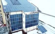 日本為小型太陽能發電廠設定了上網電價