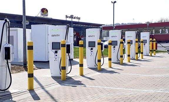 大眾旗下子公司將在全美多個充電站安裝特斯拉的儲能電池，以進一步提高充電效率