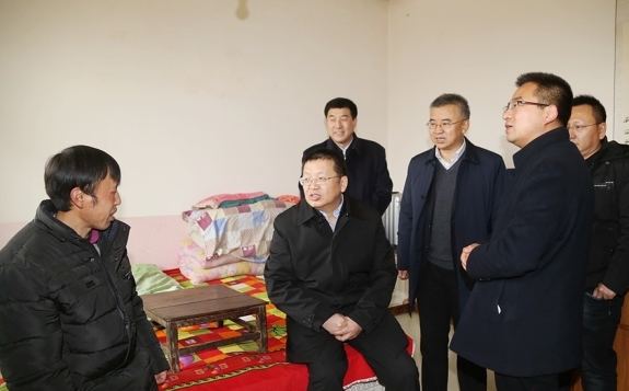 局长章建华同志带队赴甘肃扶贫县开展慰问调研