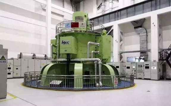 我國首臺大型立式脈沖發電機組研制成功