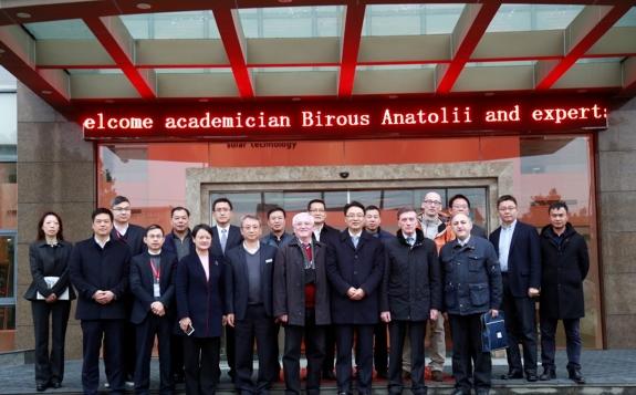 東方日升與中烏合作平臺簽訂戰略合作協議，進一步推進其尖端技術突破，加速全球市場版圖的發展壯大