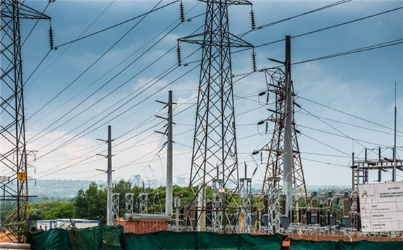 青海電力首次開展配網不停電線路遷改作業