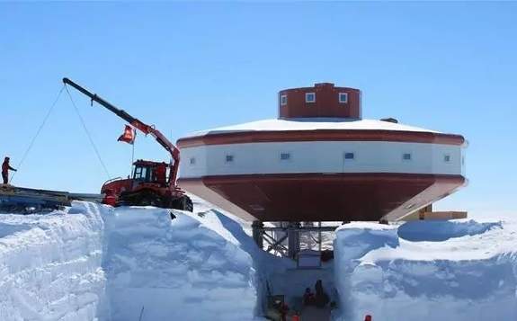 中國首個泰山站雪下建筑進行多項創新，建成風光儲柴智能微電網供電系統