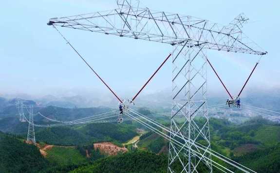 近日青海—河南±800千伏特高壓直流工程陜西段進行首基基礎澆制