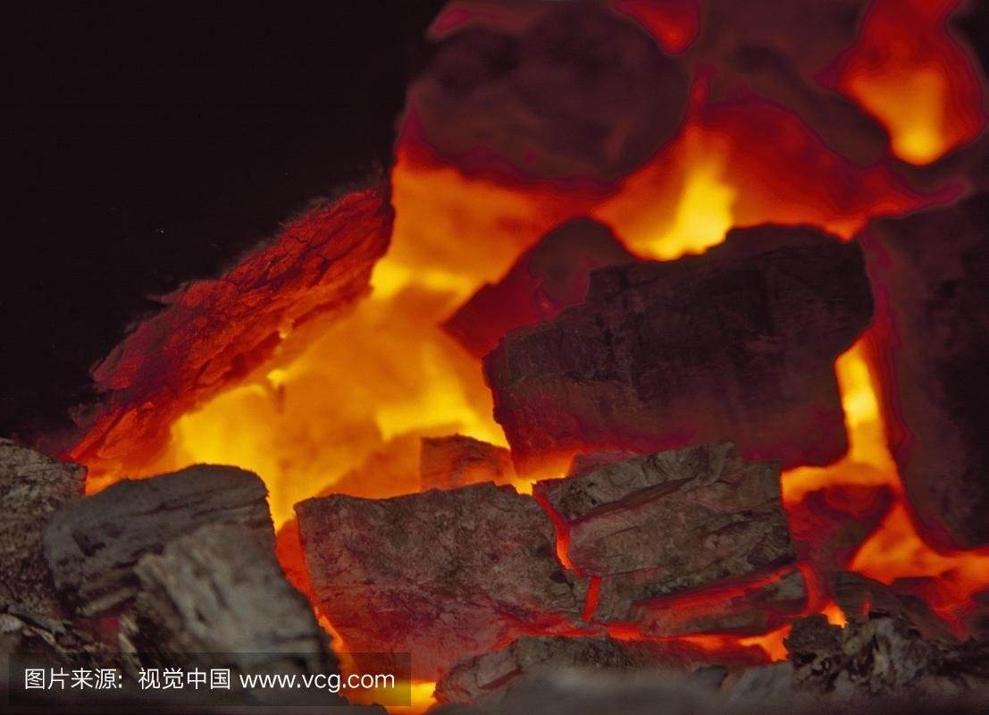 產地、港口煤價“冷熱交替”局面的上演，背后究竟又藏有何種邏輯