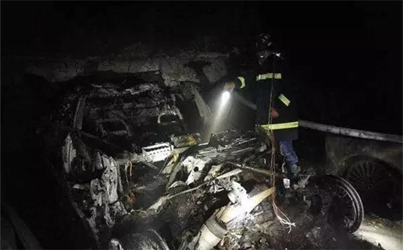 上海特斯拉自燃事故引众议，特斯拉还能走远?