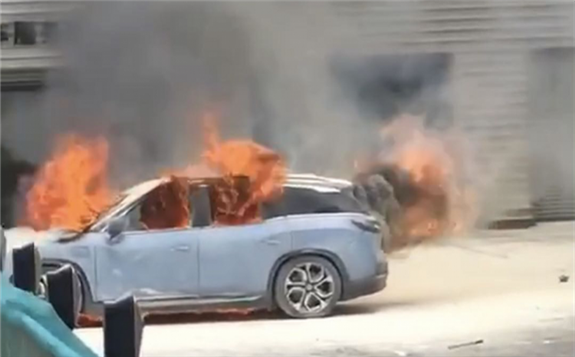 蔚来、特斯拉连续发生两起电动车自燃事件，让新能源汽车的安全性备受质疑