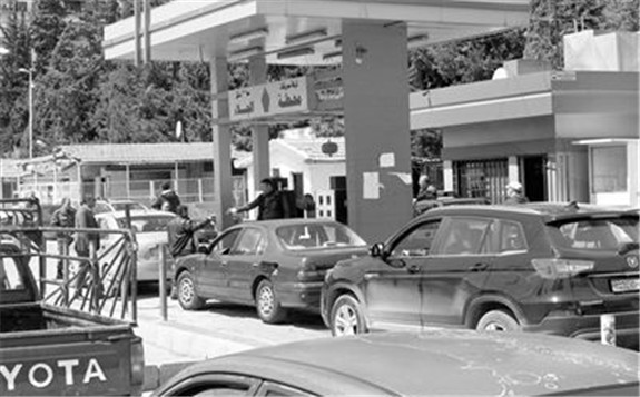 敘利亞石油嚴重短缺！加油站大量關停，每輛車5天只限20升！