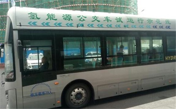 聊城首批30輛氫能公交車上線