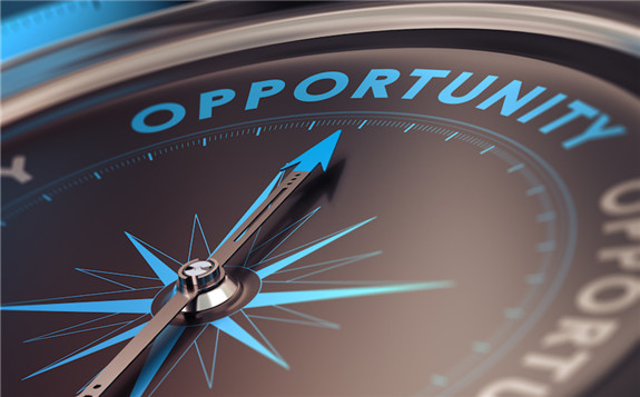 动力电池短缺不止让特斯拉和奥迪头疼，欧美车企都在为电动化转型中的电池供应不足而焦虑