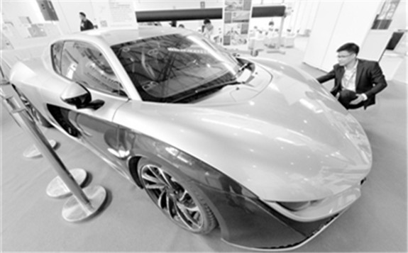 新型纯电动跑车 碳纤维全覆盖