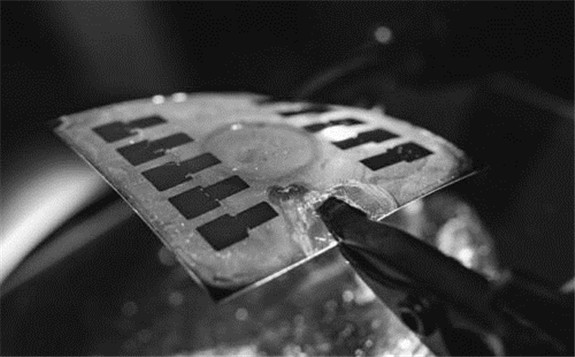 异质结分子掺杂有机太阳能电池工作机理阐明