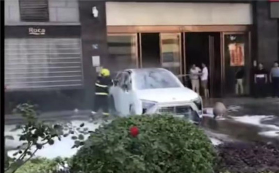 蔚来的未来能否实现“蔚蓝”ES8再现自燃