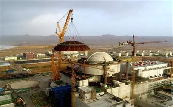 我國自主三代核電華龍一號海外首堆工程—卡拉奇核電K-2機組外層安全殼穹頂成功吊裝
