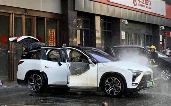 多起电动汽车火灾后，政府要求新能源汽车制造商加强对电动汽车的安全排查