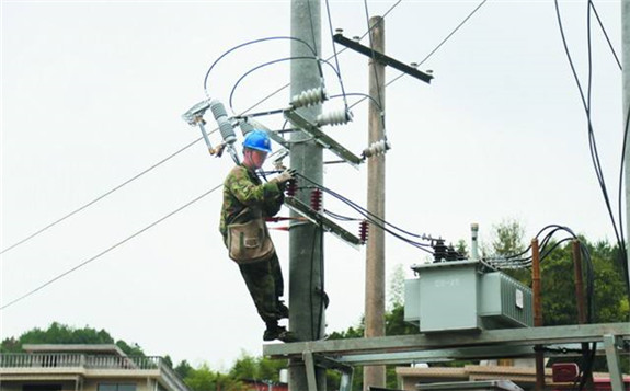 李克強主持召開國務院常務會議 確定提前完成農村電網改造升級任務
