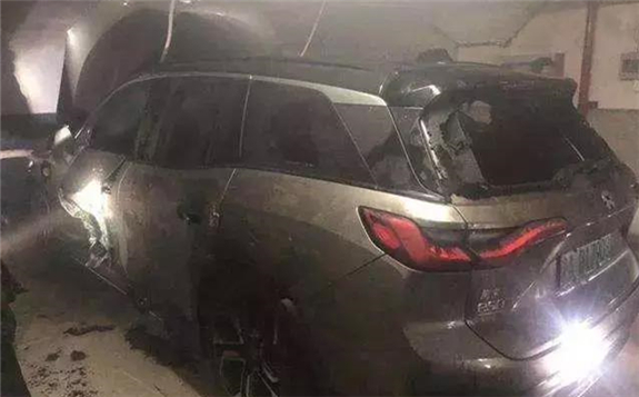 54天内三起自燃事故，李斌：蔚来还只是个4岁的孩子