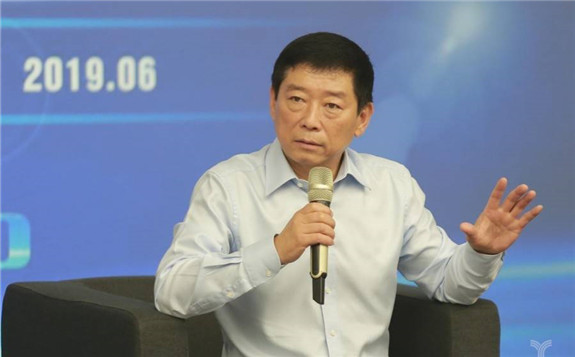魏建军：从纯电动汽车的电池成本来看，补贴退坡的当下我们很难做到换道超车