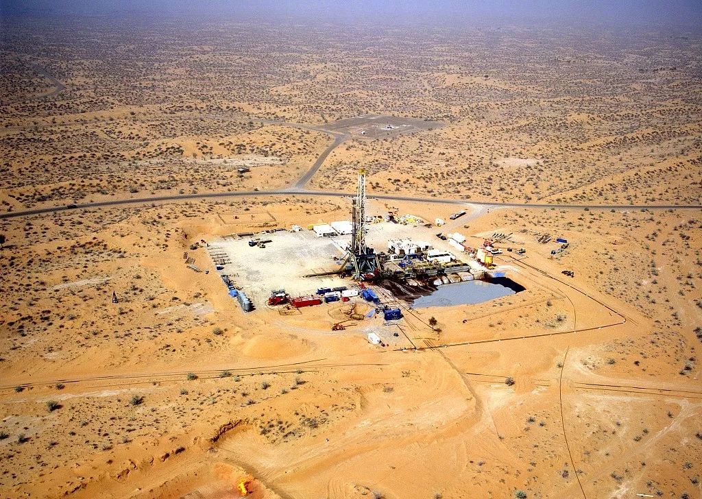 阿布扎比哈利巴油田出產(chǎn)首批石油