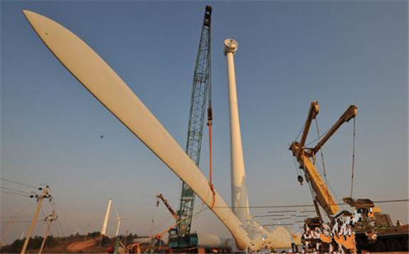 中國(guó)電建核電公司在建“最高”風(fēng)電機(jī)組吊裝完成