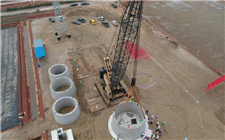 山东桂冠风电工程首台机组开始吊装