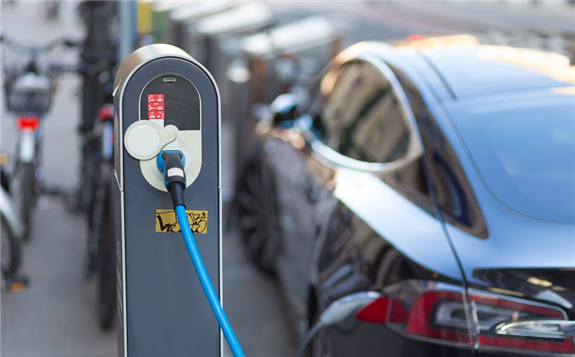 中汽协：发布的数据显示，7月汽车销量同比降幅有所收窄