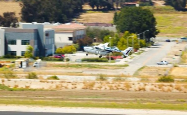 世界最大混合動力電動飛機首次試飛成功