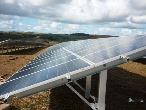 光伏市場需求轉好 風險猶存