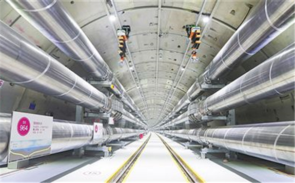 我国电工装备制造能力实现飞跃 两大电网工程投运再破世界纪录