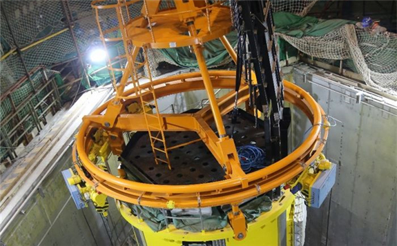 “華龍一號”海外首堆K2機組一體化堆頂吊裝就位
