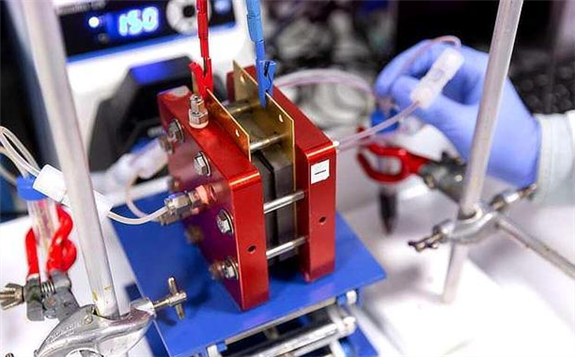 新型膜技术可促进水净化和能量存储