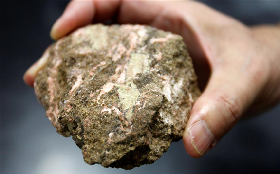 太陽能電池板制造是否使用稀土？