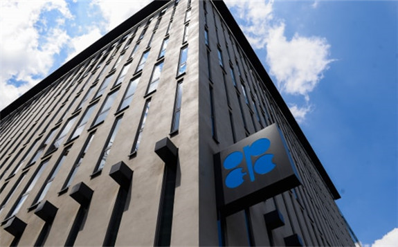 因OPEC深化減產 上調2020年的油價預估