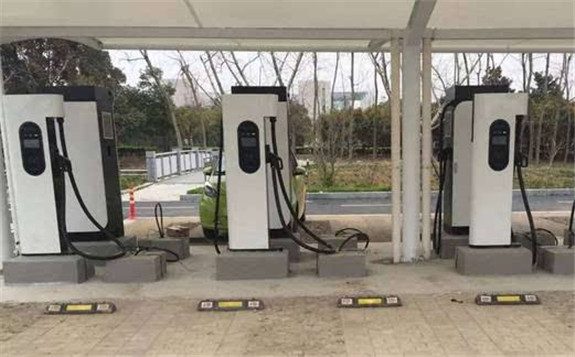 北京公用充電樁成新能源車“深夜食堂”