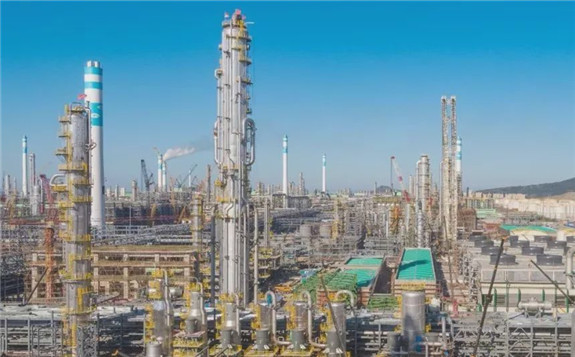 恒力石化：一體民營煉化龍頭企業逐漸把控市場