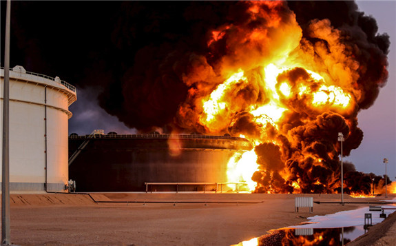 敘利亞三處石油天然氣設(shè)施同時遭到襲擊并起火，生產(chǎn)設(shè)備嚴重損毀