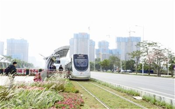 國(guó)機(jī)集團(tuán)為世界首條商業(yè)運(yùn)營(yíng)氫能源有軌電車注入動(dòng)力