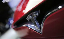 美国将审查要求正式调查50万辆特斯拉缺陷的请愿书