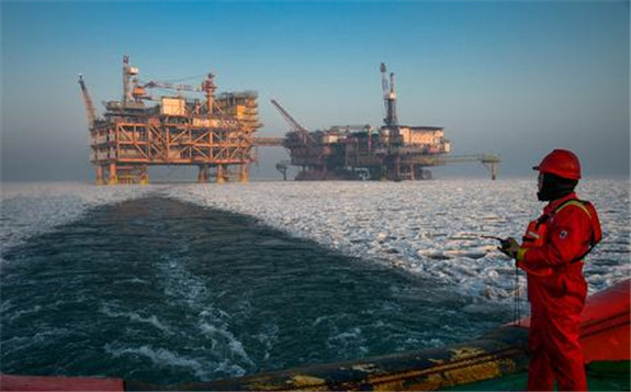 “破冰行動”——中國最北海上油田抗冰20年