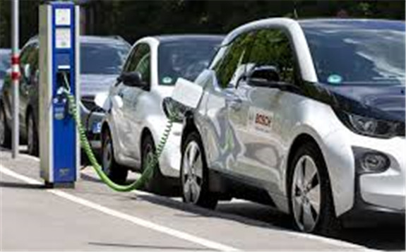 全球汽车电池市场规模年复合增长率接近5%，60%的增长规模来自亚太地区