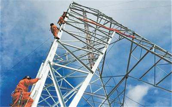 世界首條穿越高海拔地區(qū)特高壓輸電線(xiàn)路在西寧組裝