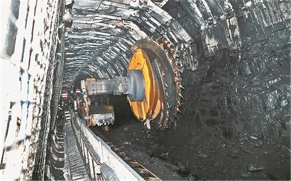 神東煤炭集團(tuán)錦界煤礦首個沿空留巷接續(xù)面開始掘進(jìn)