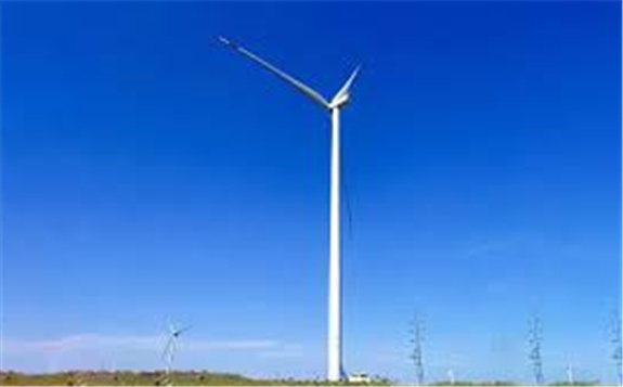 東方風電首臺DEW-D3.2SMW-155型風電機組完成吊裝