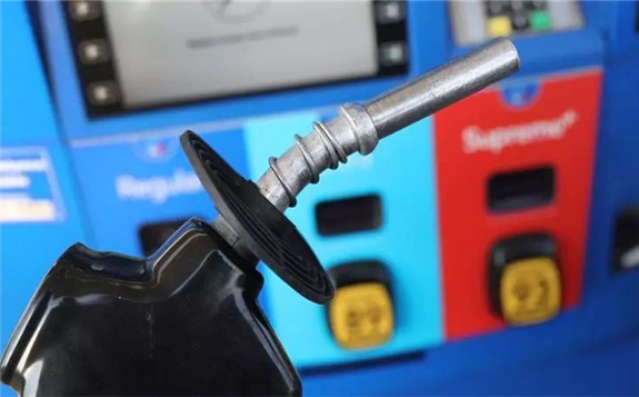 美國商業原油庫存繼續大幅增加，紐約油價跌至每桶19.87美元