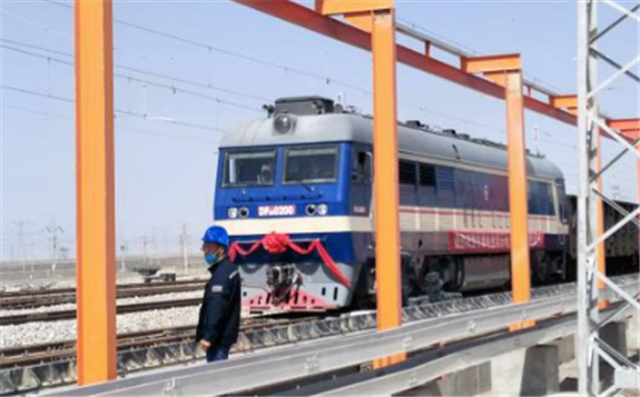 安装集团甘肃常乐电厂输煤系统与运煤专列完成首次“对接”